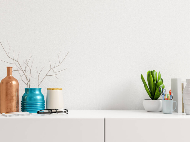 Nowoczesne miejsce pracy z kreatywnym biurkiem z roślinami mają białą ścianę, renderowanie 3d - Zdjęcie, obraz