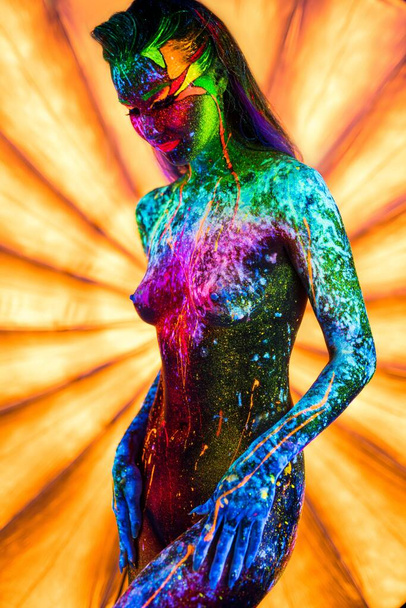 Naked female model with colorful body art - Foto, afbeelding