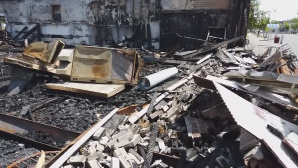 Muitas empresas queimaram lojas durante protestos foram destruídas Protesto de Minneapolis e motins alimentados pela morte de George Floyd sob a polícia
 - Filmagem, Vídeo