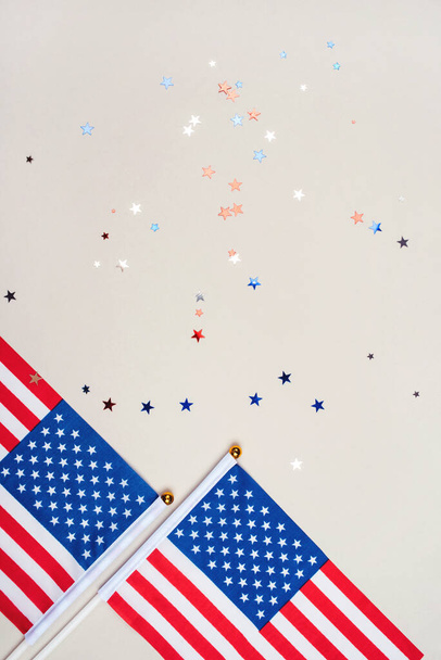 Festive background with US flags and confetti. - Foto, Imagen
