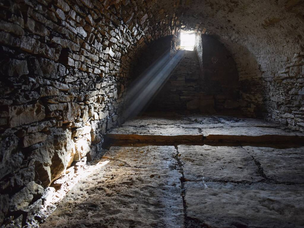 Τρομακτικό υπόγειο, παλιό κελάρι κάστρο - Φωτογραφία, εικόνα