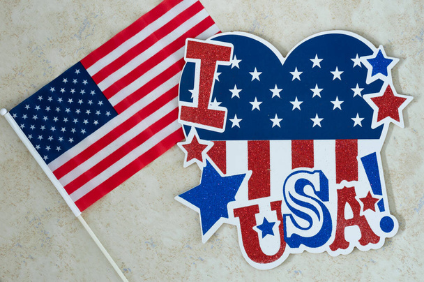 Feierlichkeiten zum Unabhängigkeitstag am 4. Juli, dem Tag des Präsidenten, Memorial, Labor und Veteran 's Day, Great America. Ich liebe USA Zeichen in den Farben der Flagge der Vereinigten Staaten. - Foto, Bild