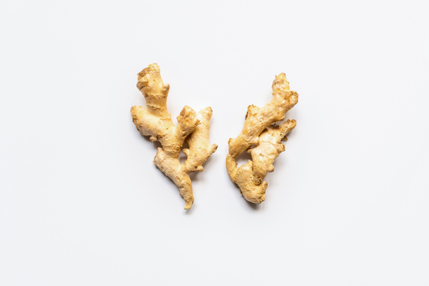 top view of ginger roots on white background - Fotografie, Obrázek