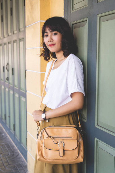 Portrait of Asian woman with vintage wall in bangkok, Thailand. - Foto, Imagen