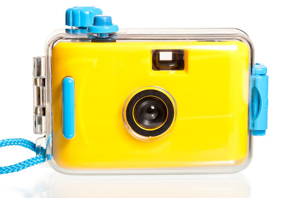 κίτρινο πλαστική φωτογραφική μηχανή για υποβρυχίων λήψεων - Φωτογραφία, εικόνα