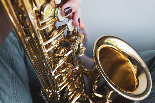 Saxophone Player hands Saxophonist playing jazz music. Alto sax - Фото, изображение
