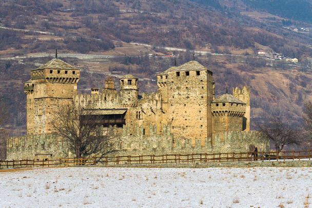 Château de Fenis, Vallée d'Aoste, Italie
 - Photo, image