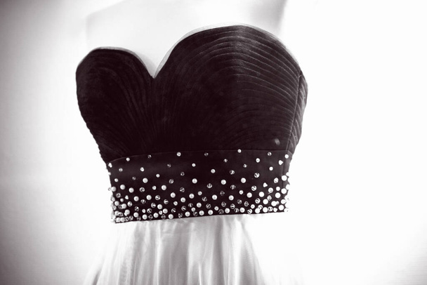 черное платье крупным планом - Фото, изображение