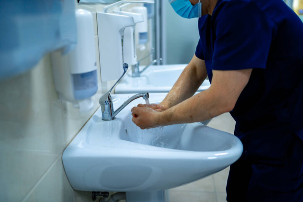 Doctor washing hands. Surgeon washing hands before operating process. - Фото, зображення