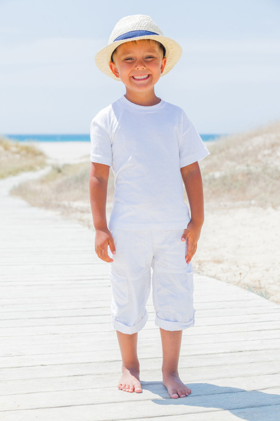 Cute boy on the beach - Foto, imagen