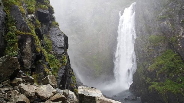 Ogromny wodospad w Parku Narodowym Hardangervidda Norwegia - Zdjęcie, obraz