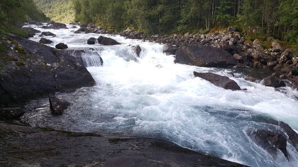 Stream in Hardangervidda kansallispuisto Norja - Valokuva, kuva