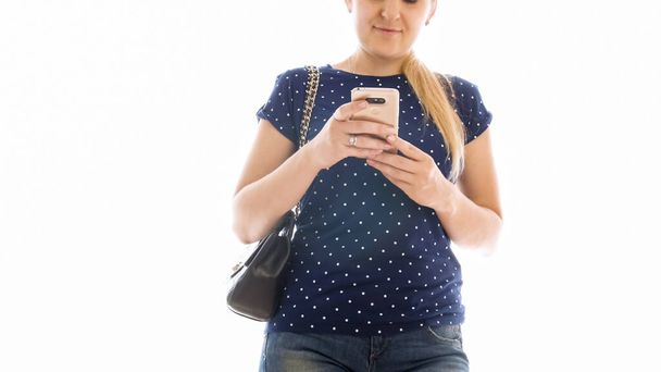 Isolated image of young woman with handbag typing message on smartphone - Фото, зображення