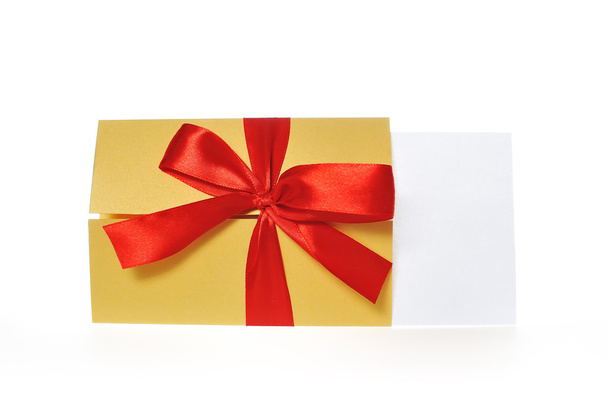 kaunis lahjapakkaus punaisella jousella
 - Valokuva, kuva