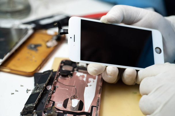 Reparatur von Mobiltelefonen oder Smartphones - Foto, Bild