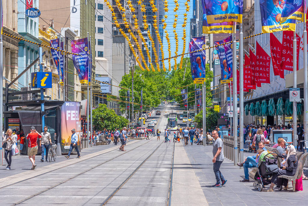 MELBOURNE, AUSTRALIA, DECEMBER 31, 2019: Bourke street in center of Melbourne, Australia - Foto, imagen