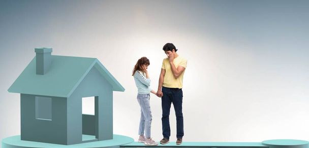 Concept van de familie die de lening van de hypotheek voor het huis - Foto, afbeelding