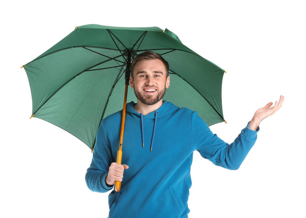 Όμορφος νεαρός άνδρας με ομπρέλα σε λευκό φόντο - Φωτογραφία, εικόνα