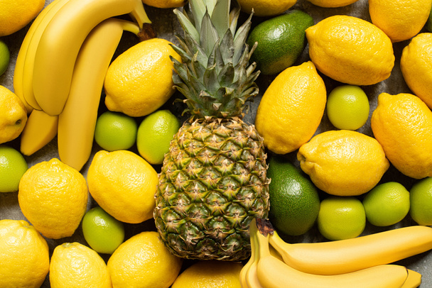 vista superior de coloridas frutas deliciosas de verano
 - Foto, Imagen