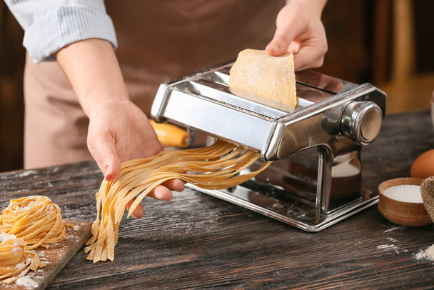 Woman preparing pasta in kitchen, closeup - Fotoğraf, Görsel