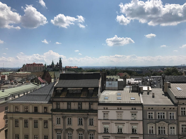 Wawelin linna nähtynä Krakovan kaupungintalon tornista Puolassa - Valokuva, kuva