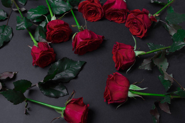 group of roses on black colored paper background. - Zdjęcie, obraz