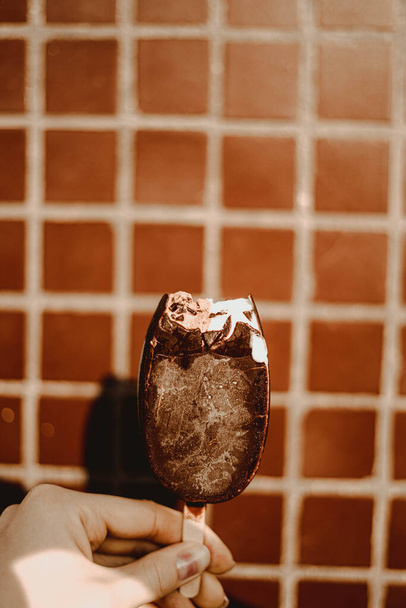 Delicious chocolate ice cream on a hot sunny day - Foto, Imagen