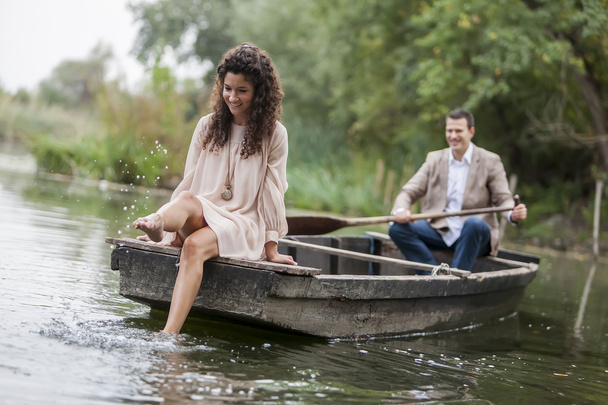 Loving couple in the boat - Valokuva, kuva