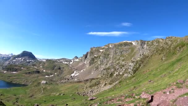 Lac Gentau et Pic du Midi dans les Pyrénées françaises. Montagnes, vallée, laggon
. - Séquence, vidéo