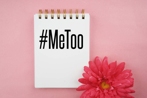 #MeToo, eine soziale Bewegung gegen sexuelle Übergriffe oder Belästigung und Sexismus breitet sich weltweit aus - Foto, Bild