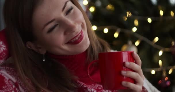 Woman drinking coffee on a cold Christmas eve - Záběry, video