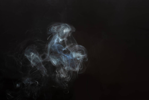 White smoke isolated on a black background. smoke image is like a ghost. - Fotoğraf, Görsel