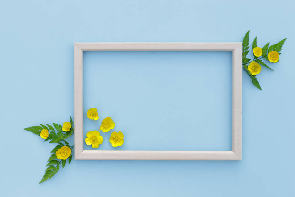 Spring, floral background. Flower composition. Frame with yellow-orange flowers on a light background. The concept of spring. Mother's Day, Women's Day. Flat lay, space for text. View from above. - Fotó, kép