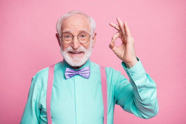 Portrait of positive cheerful old gentleman show okay sign decide choose perfect ads decisions choice wear good look outfit purple bow tie isolated over pastel color background - Foto, Imagem