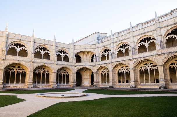 Monasterio de Jerónimos en Lisboa, Portugal
 - Foto, imagen