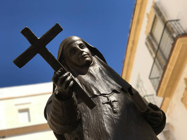 Άγαλμα Santa Angela de La Cruz στο Κάντιθ της Ισπανίας - Φωτογραφία, εικόνα