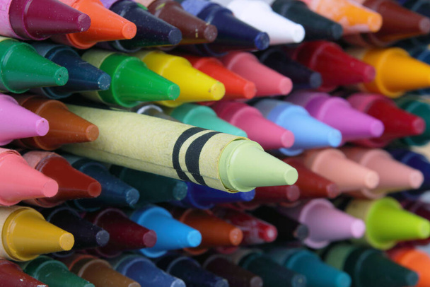 Cera colorida lápis de cera com profundidade de campo rasa
 - Foto, Imagem