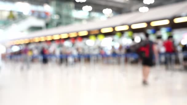 Suhahdus matkustajat kävelevät lentokentällä dutyfee - Materiaali, video