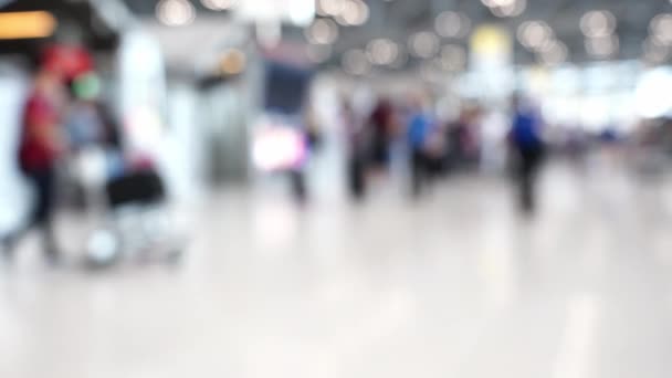 Rozmazání pasažérů chodí na letišti za poplatek - Záběry, video