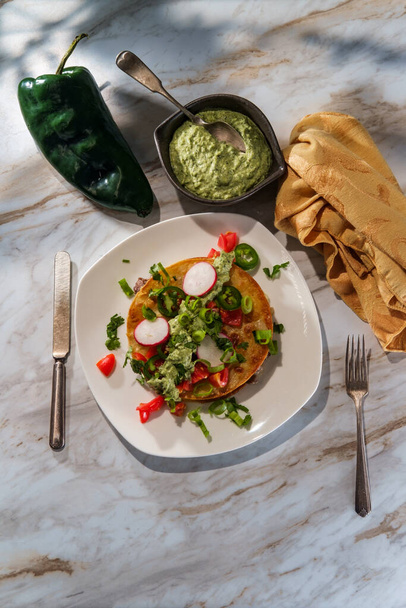 Мексиканский филе наконечник стейк carne asada mulitas quesadillas со сливками fraiche poblano pepper verde соус - Фото, изображение