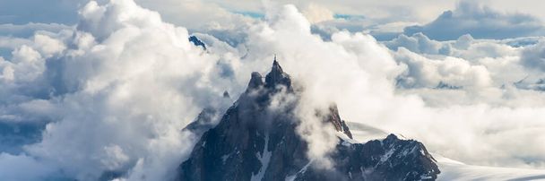 Mont Blanc, montagne blanche. Vue de l'Aiguille du Midi Mont en France. - Photo, image