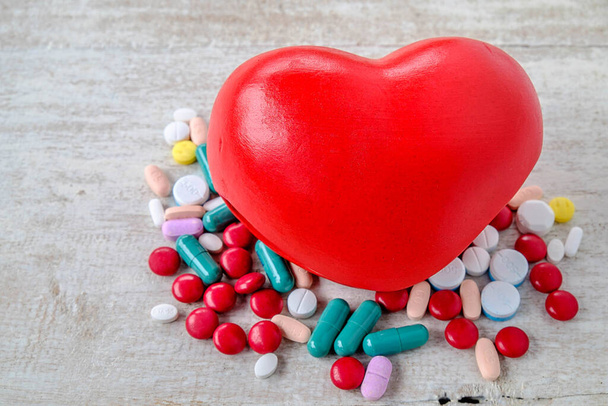 The pill is harmful to the heart. Heart medication - Foto, Imagem