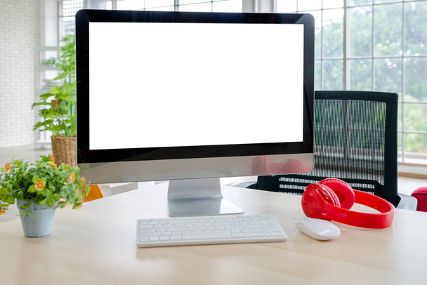モックアップデスクトップコンピュータモニター追加バナー広告のための27インチの職場ホームオフィスホワイトモニター   - 写真・画像