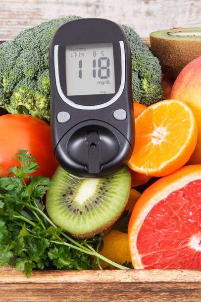 Glucometer with result of sugar level and natural fruits with vegetables. Diabetes and nutritious healthy food containing minerals and vitamins - Valokuva, kuva