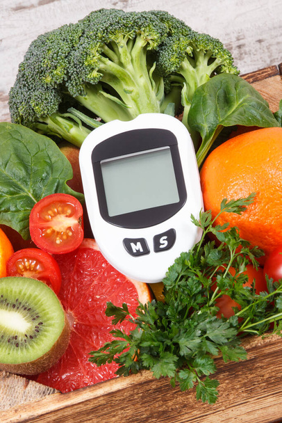 Glucometer for measuring and checking sugar level and ripe natural fruits and vegetables. Concept of diabetes, healthy lifestyles and nutrition - Foto, Imagem