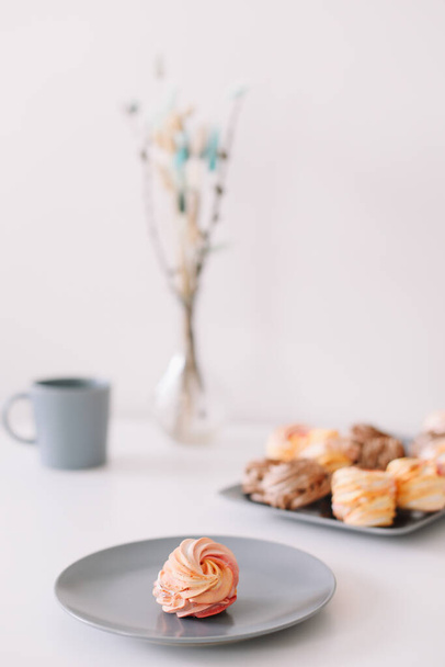 Cup of coffee with marshmallows and flowers on the table. Romantic morning. Tasty breakfast. Flat lay, top view, copy space. - Фото, изображение