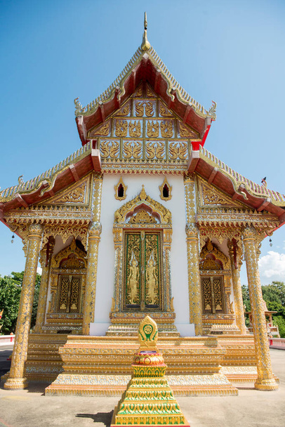 το Wat Klang Suan Dok Mai στην πόλη Tak στην επαρχία Tak της Ταϊλάνδης. Ταϊλάνδη, Τακ, Νοέμβριος, 2019  - Φωτογραφία, εικόνα