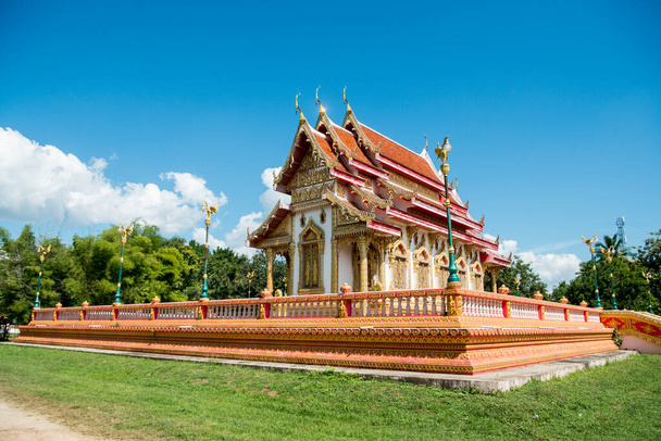 Wat Klang Suan Dok Mai a thaiföldi Tak tartományban található Tak városban. Thaiföld, Tak, 2019. november  - Fotó, kép
