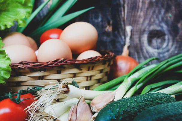  domowe warzywa z ogródka warzywnego, sezonowa żywność i zdrowe odżywianie - Zdjęcie, obraz