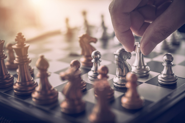 concetto di gioco da tavolo di scacchi per idee e concorrenza e strategia, concetto di successo aziendale. - Foto, immagini